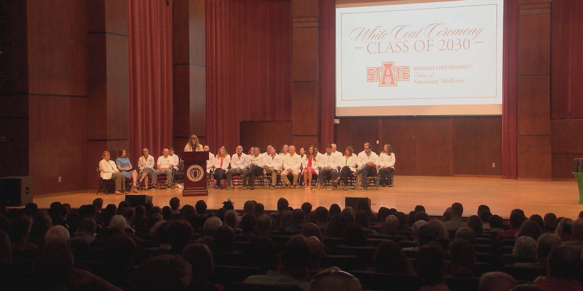 Arkansas State University holds white coat ceremony for inaugural veterinary class