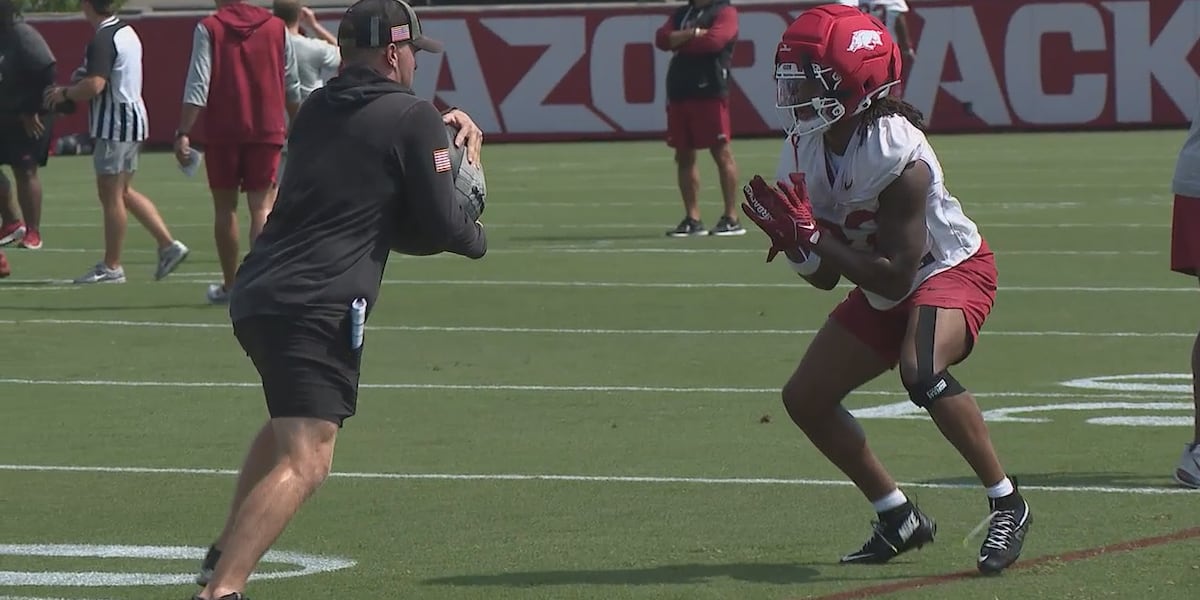 FFN greats Hodges and Young in Arkansas RB room