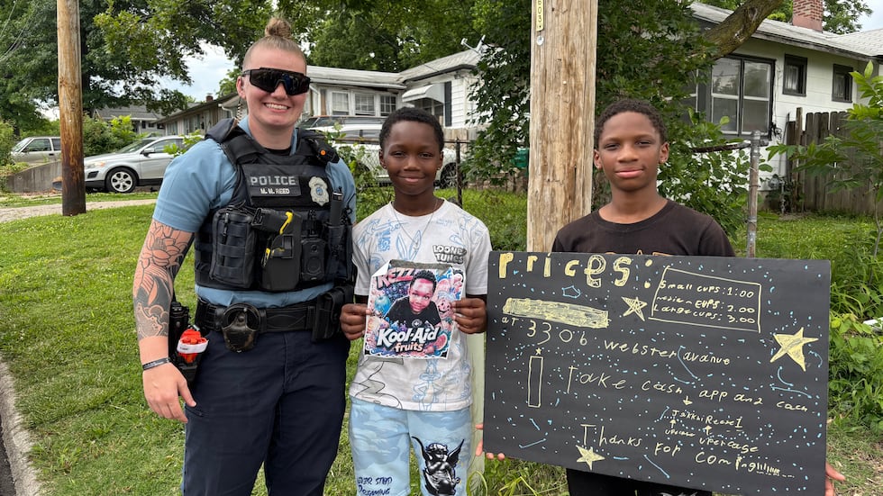 Officer Morgan Reed became the biggest supporter of Parez and Jakkhi Reese's lemonade stand.