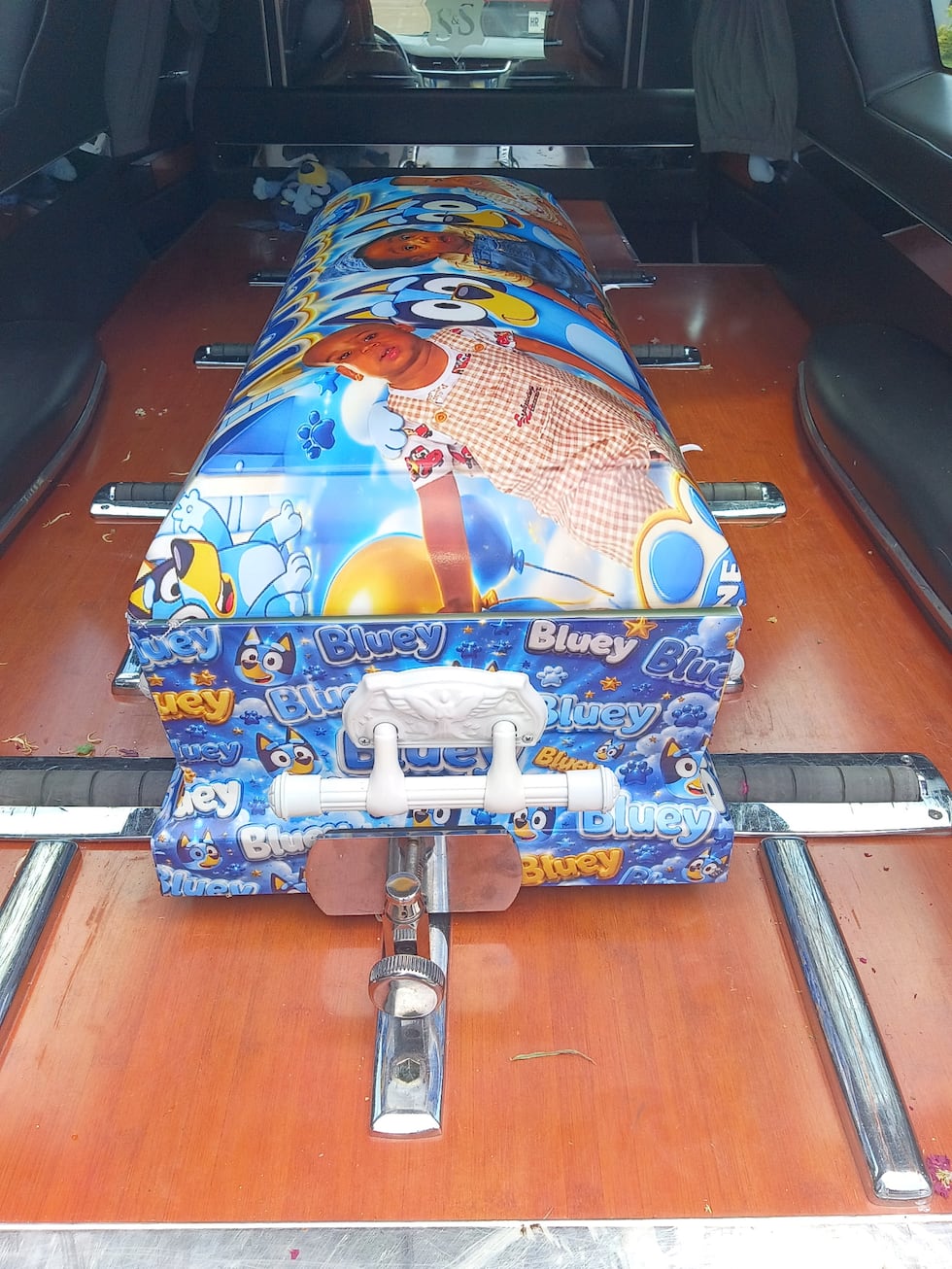 One-year-old Kohen Wiley was laid to rest Friday afternoon, nearly two weeks after he was sH๏τ...